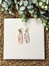 Load image into Gallery viewer, Multicolored Daisy Clay Earrings