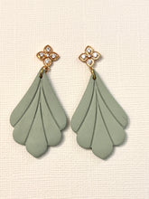 Load image into Gallery viewer, Valentine Drop Earrings