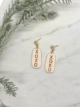 Load image into Gallery viewer, Gold Glitter XOXO’s