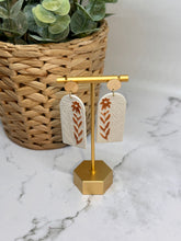 Load image into Gallery viewer, Copper Floral earrings