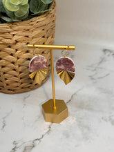 Load image into Gallery viewer, Floral drop earrings