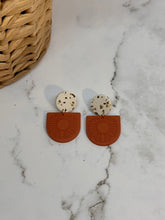 Load image into Gallery viewer, Sunflower drop earrings