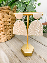 Load image into Gallery viewer, Fern pearl earrings