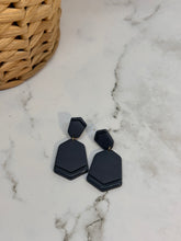 Load image into Gallery viewer, Everyday drop earrings