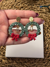 Load image into Gallery viewer, Wreath Earrings
