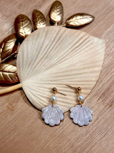 Load image into Gallery viewer, Pearl Shell Earrings
