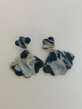 Load image into Gallery viewer, Faux Marbled Scalloped Earrings
